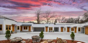 1 11Mi to Bathhouses, DTWN | King Bed| Fast WiFi - Image 3