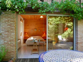 Large bright house on beautiful park. - Image 3