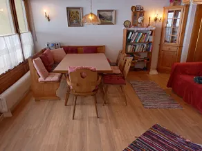 Large vacation home in quiet location - Wi-Fi for 9 people - Image 3