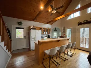 Cozy, 2/2 surrounded by trees and mountains - Image 5