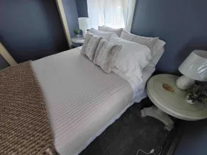 Lovely 1-Bedroom cottage near St. A's free parking - Image 3