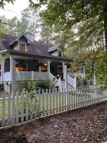 Adorable 1-bedroom guesthouse on the river - Image 2