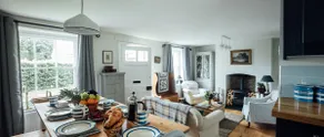 Buttercup Cottage in the heart of the Cotswolds - Image 2