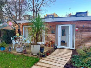 Beautiful Garden View Apartment London - Image 3