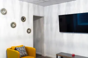***BEST LOCAL APARTMENT MINUTES TO NYC *** - Image 2