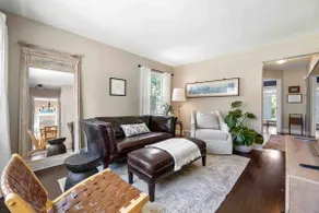 Elegant bungalow: Steps from Beaumont, Full luxury - Image 2