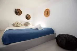 Jonaz Suite, Ornos beach (4pax) - Image 2