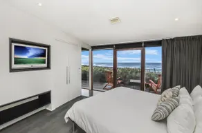 Hearns Beachside Villa 1 - Image 5