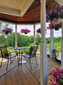 Tranquil Farmhouse Retreat - Image 4