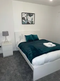Lovely 2 bed house Cannock Driveway for 2 vehicles Perfect for contractors Business Travellers Short Stays Close to M54 M6 i54 A38 A5 McArthur Glen Designer Outlet - Image 5