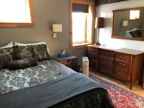 Cozy country charm close to Cornell and IC - Image 4