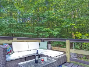 Open Concept Cozy Secluded Cabin - Pet Friendly - Image 2