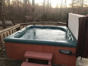Koi cottage located in the woods with hot tub - Image 4