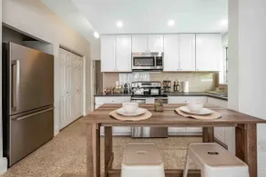 Chic 1 Bed Apartment Blocks from Little Havana - Image 4