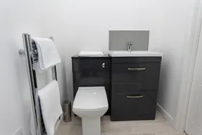 Modern & Stylish 1 Bedroom Apartment in Bolton - Image 4