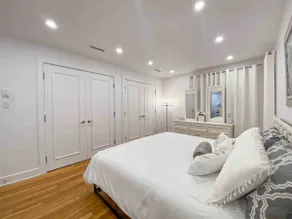 Downtown calm and peaceful 4-BR - with Parking - Image 5