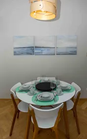 Near Hauptbahnhof | Easy checkin central Apartment - Image 3