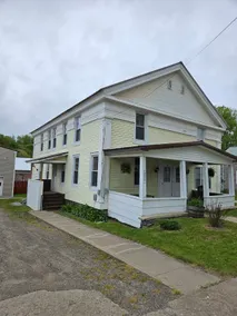 Historical Large 3 Bedroom Apartment Unit A - Image 2