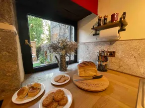 Character Cottage tucked away in fabulous location - Image 5
