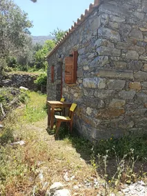 Traditional house in Akamatra square - Image 4