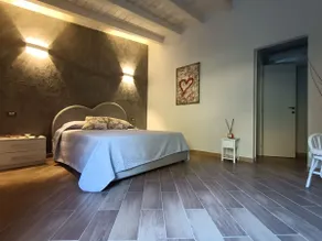 Suite with hot tub and chromotherapy - Image 2