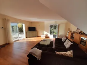 House with garden and pool close to the center - Image 4