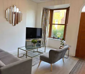 Sheffield 3-bedroom house with free street parking - Image 3