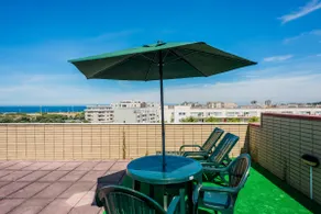Front de plage confortable avec toit - Image 3