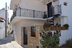 Nirvana House, with amazing roof top area - Image 2