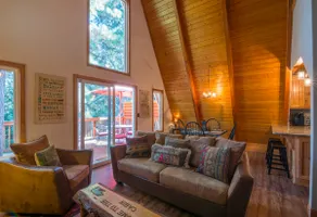 The Lazy Bear Lodge - Image 3