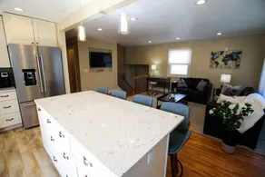 Spacious 5BR3BA home in NE Arts District - Image 2