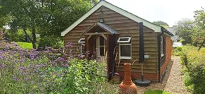 The Hideaway, Lark Cottage - Image 2