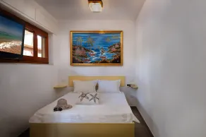 Beautiful studio flat just steps from the sea - Image 3