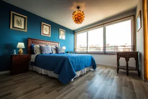 Stylish, modern apartment with spacious rooftop - Image 3
