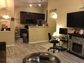 Heated Pool-Next to Mall-4 Bedrooms-Brkfst - Image 4