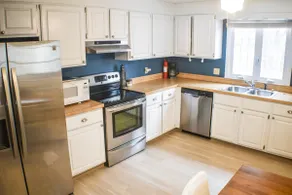 Experience Cape Cod Beaches: Charming 4-bedroom just a 10min stroll to the beach - Image 3