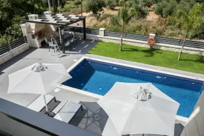 Villa 200m to Beach & Amenities w/Pool, Sauna, BBQ - Image 2