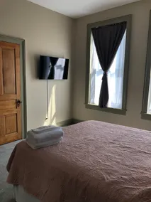 Hidden Gem By the Bend -Newly renovated 2BR - Image 5