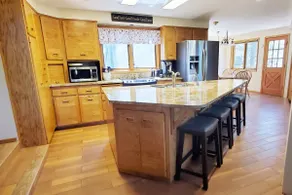 ★Spacious 6BR retreat + Fort Rock Park | w/SHARC ★ - Image 4