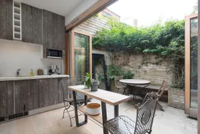 Retreat to a Stylish 1 Bedroom Flat in Chelsea - Image 2