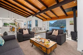 Queenstown Lakefront Dream - Image 2