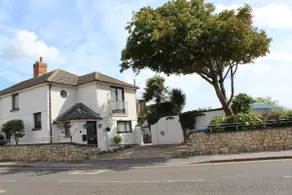 Beautiful Seafront holiday home in great location - Image 3