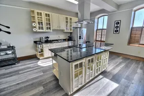 2,800 Sq Ft Downtown Lafayette Executive Condo - Image 4