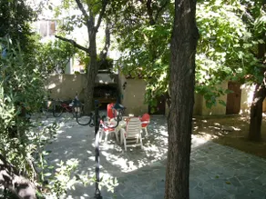 Renovated '60s house with garden 3 min from train - Image 3