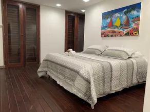 Apartment with 4 bedrooms - Image 2