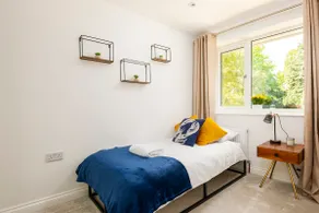 2 bed house close to Town Centre - Image 3