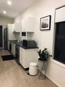 Deluxe Guest House near Westfield Eastgardens - Image 4