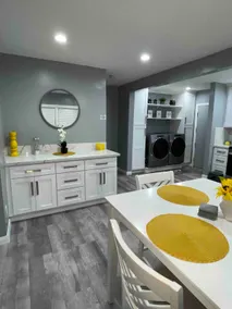 Centrally Located 3 bedroom Home. Unforgettable - Image 4