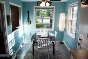Cozy Cottage Near the Airport ((3 min to airport)) - Image 2