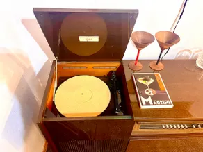 Grooviest | Quiet | Close | Upscale MCM | Records! - Image 2